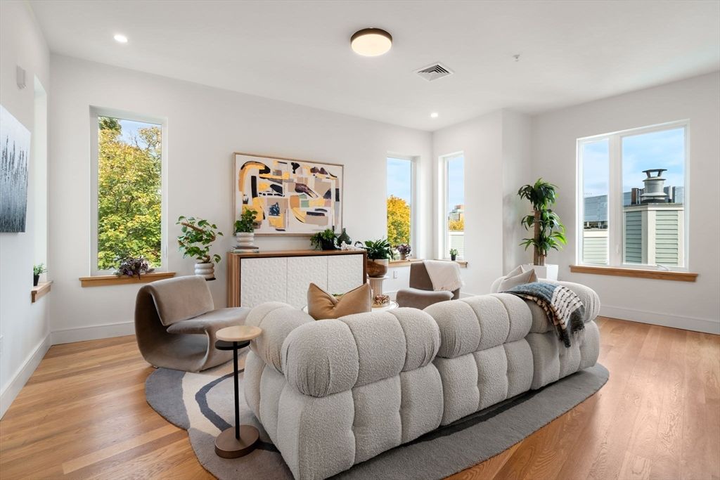 Interior, Living room, Recessed Lighting, Wood Texture Flooring