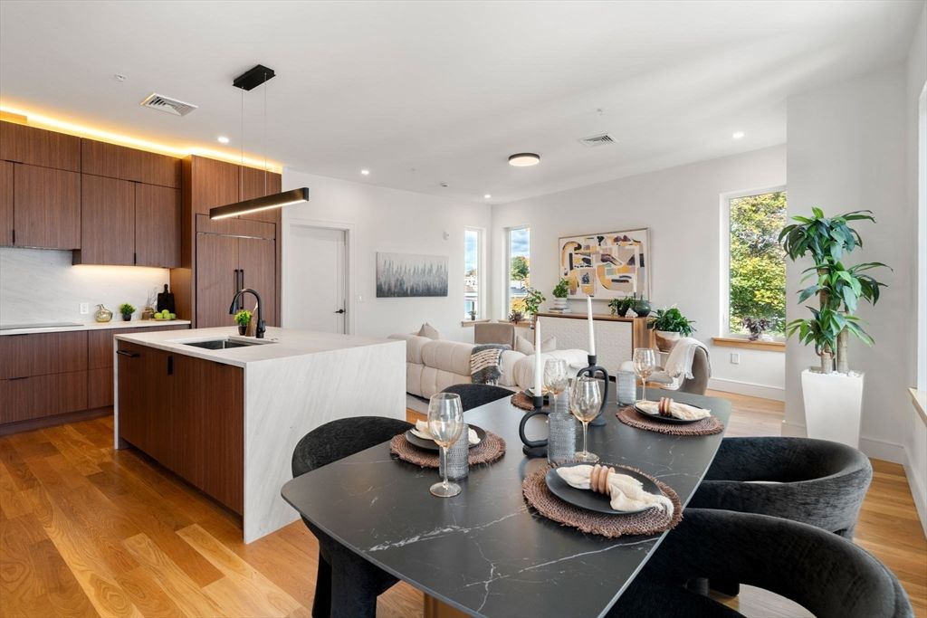 Dining room, Interior, Kitchen, Living room, Pendant Lights, Recessed Lighting, Wood Texture Flooring