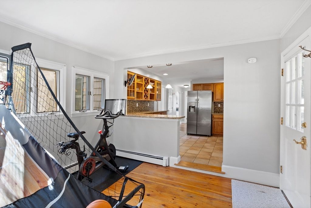 Fitness Equipment, Interior, Kitchen, Recessed Lighting, Wood Texture Flooring