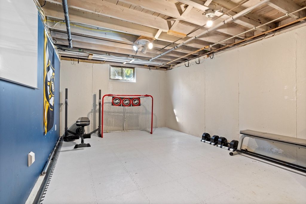 Fitness Equipment, Interior, Wooden Beams