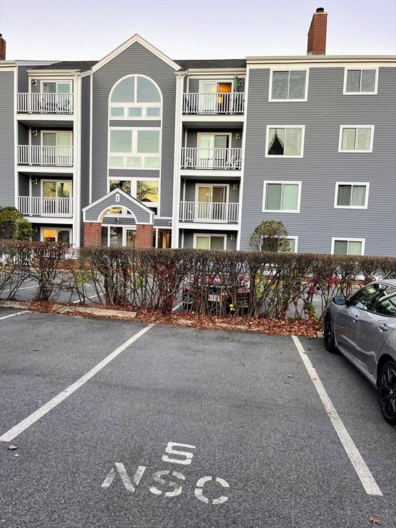 Exterior, Facade, Condo Building