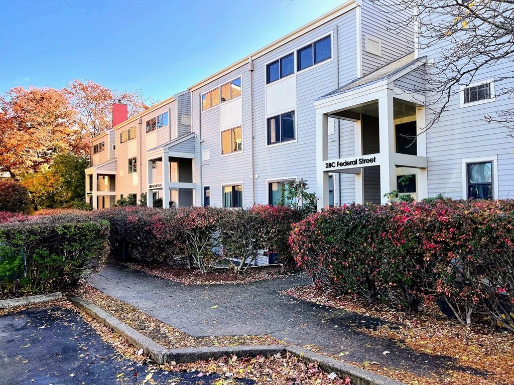 Exterior, Facade, Rowhouse