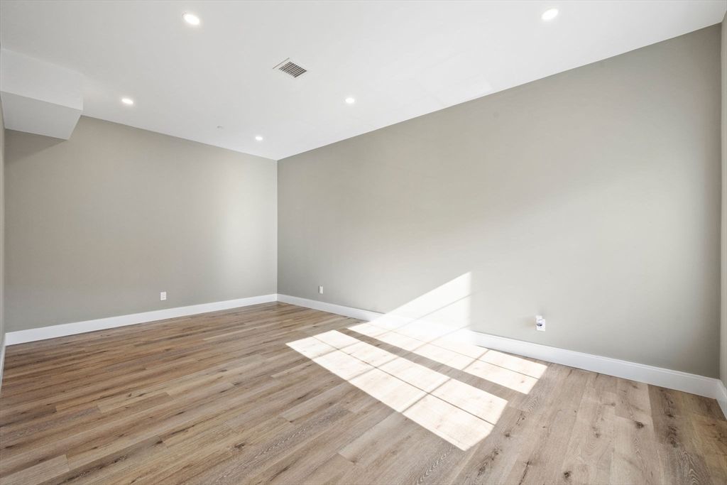 Empty room, Interior, Recessed Lighting, Wood Texture Flooring