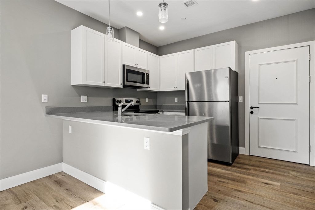 Interior, Kitchen, Pendant Lights, Recessed Lighting, Wood Texture Flooring