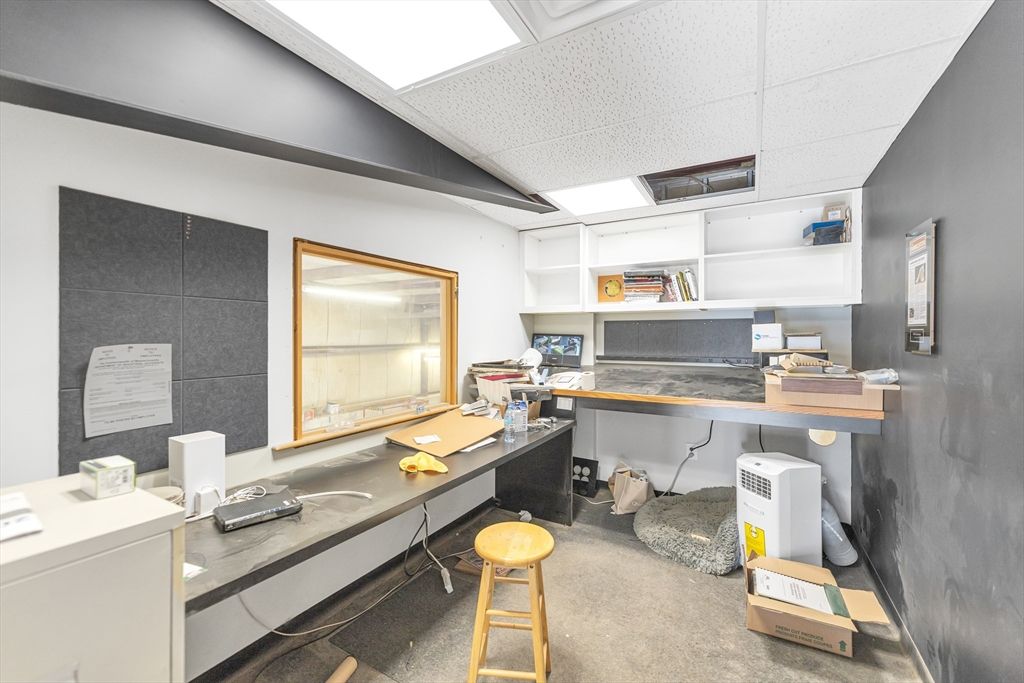 Home Office, Interior