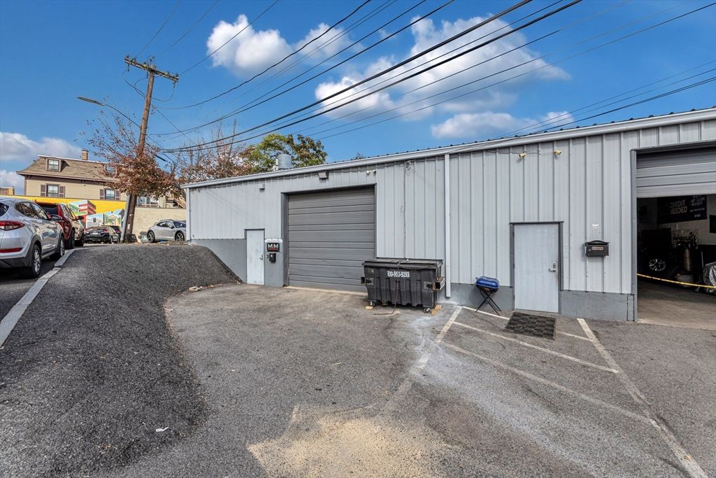 Detached Garage, Exterior