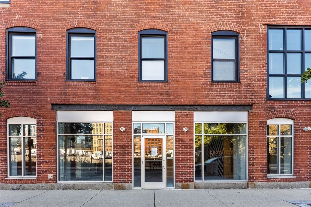 Exterior, Facade, Brick Facade, Rowhouse