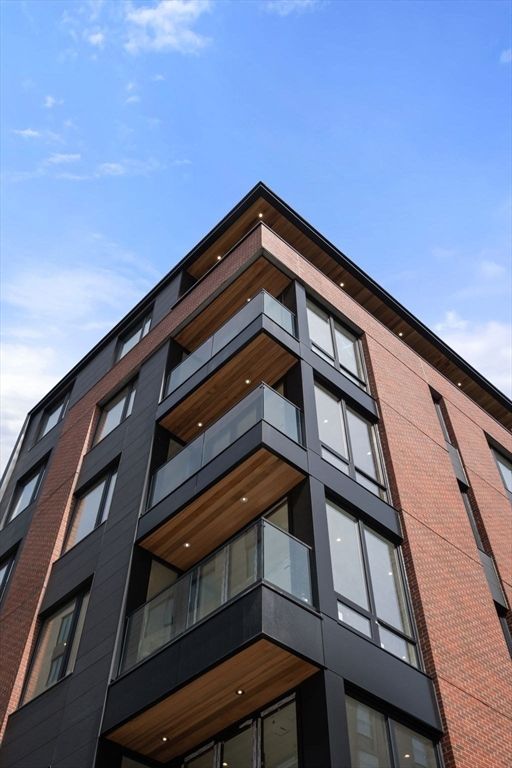 Exterior, Facade, Modern