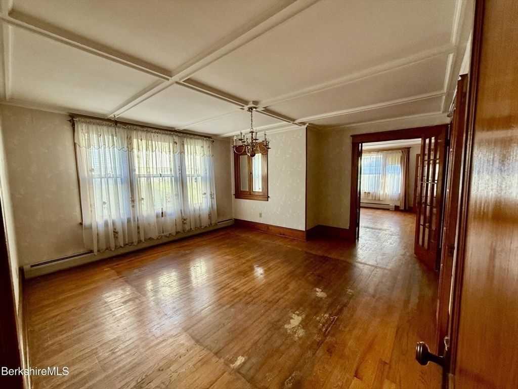 Chandelier, Empty room, Interior, Wood Texture Flooring
