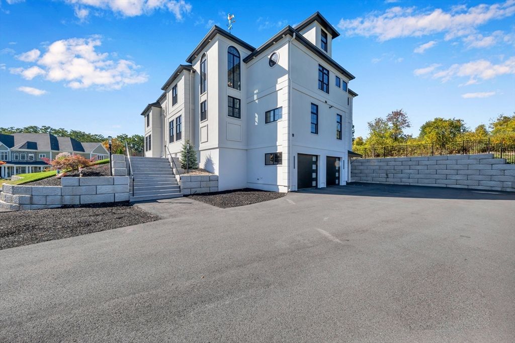 Exterior, Facade, Farmhouse