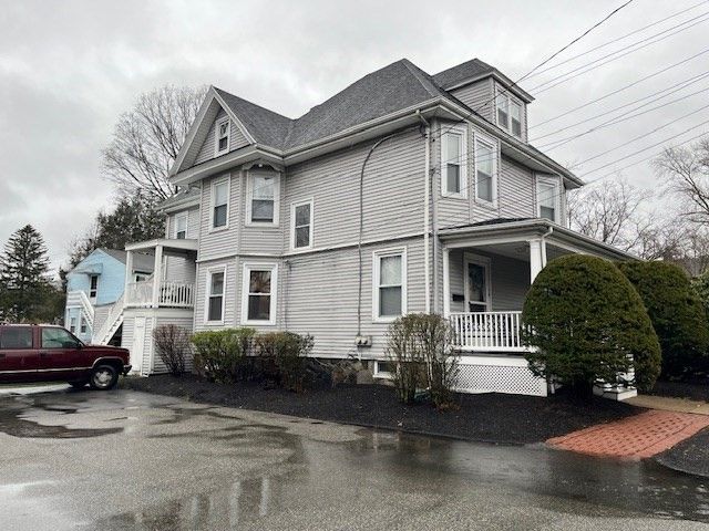 Exterior, Facade, Queen Anne Victorian