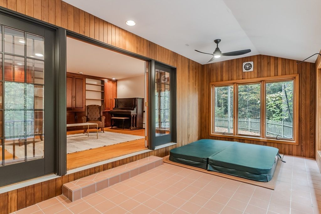 Interior, Piano, Recessed Lighting, Wooden Walls
