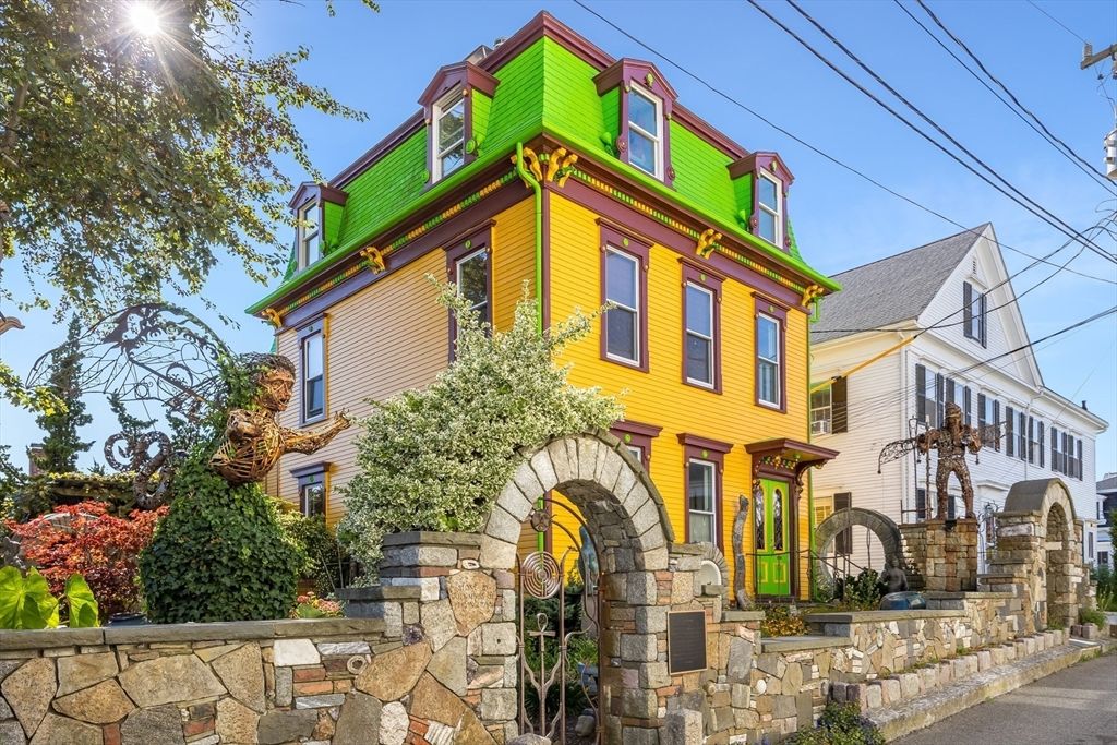 Exterior, Facade, Queen Anne Victorian