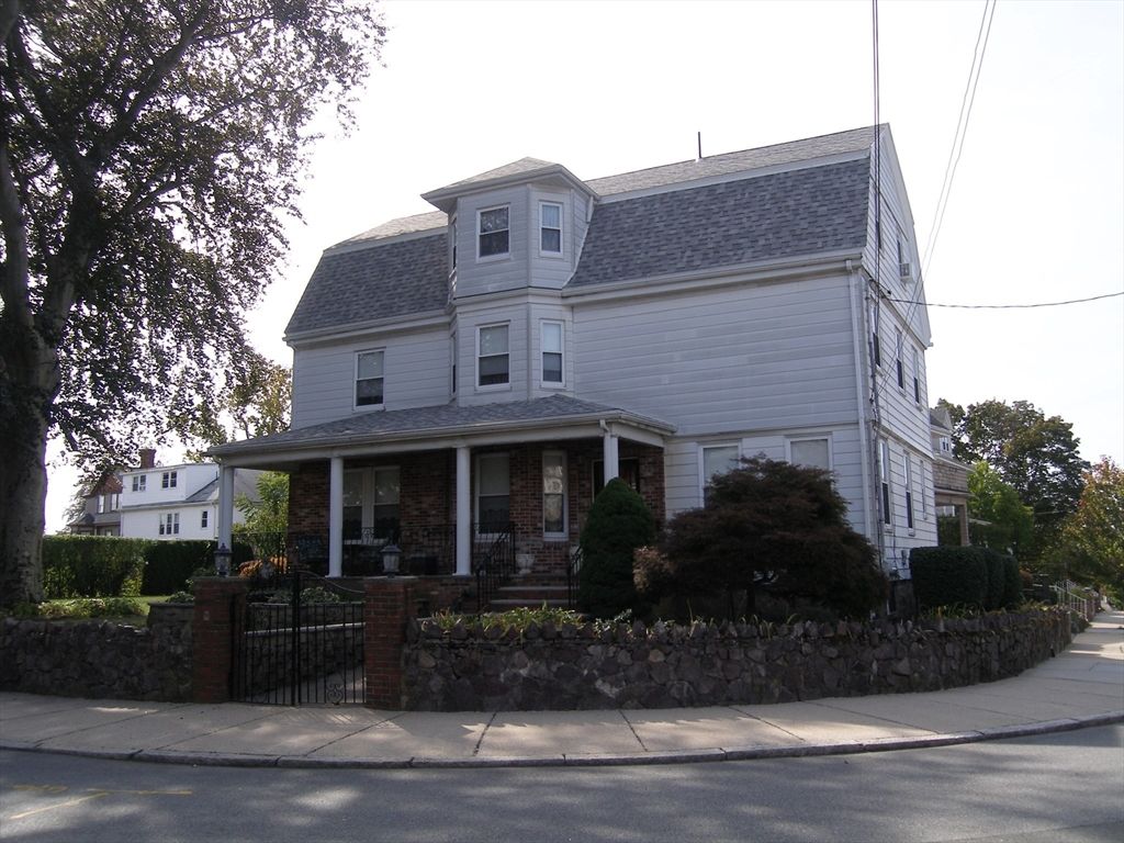 Exterior, Facade, Queen Anne Victorian