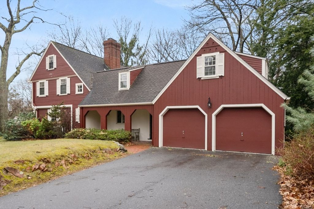 Attached, Exterior, Facade, Cape Cod