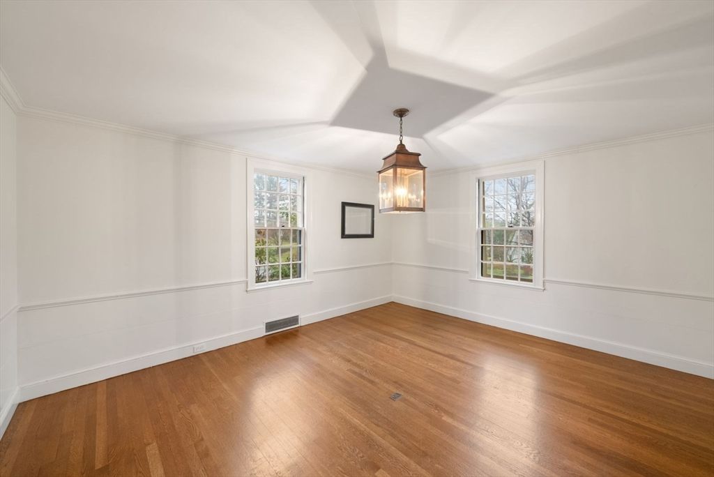 Empty room, Interior, Pendant Lights, Wood Texture Flooring