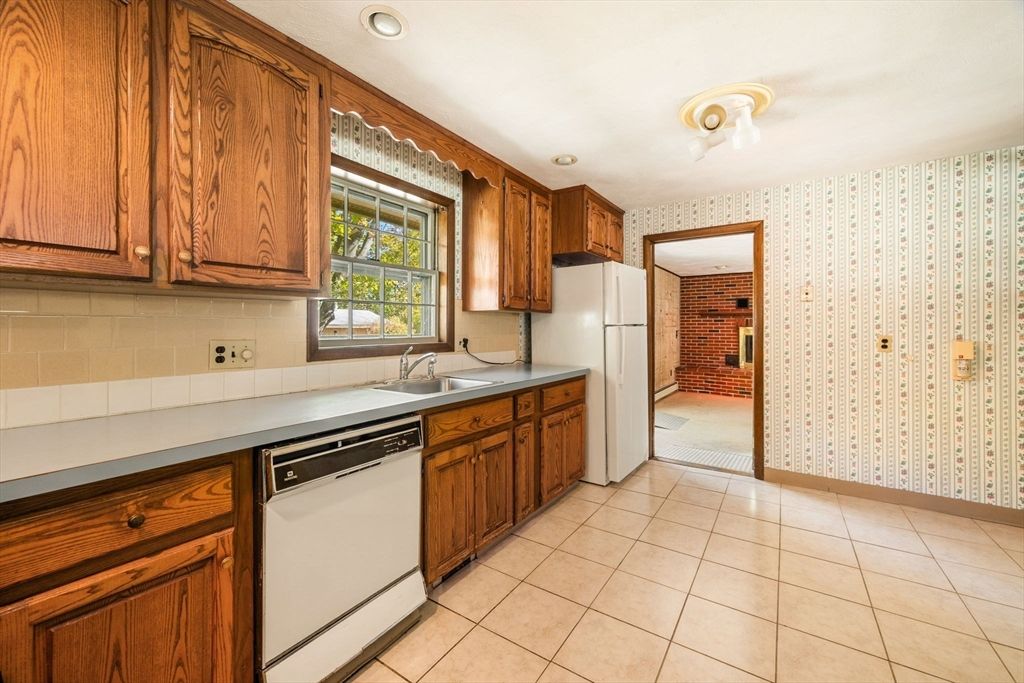 Interior, Kitchen, Recessed Lighting, Stone Walls