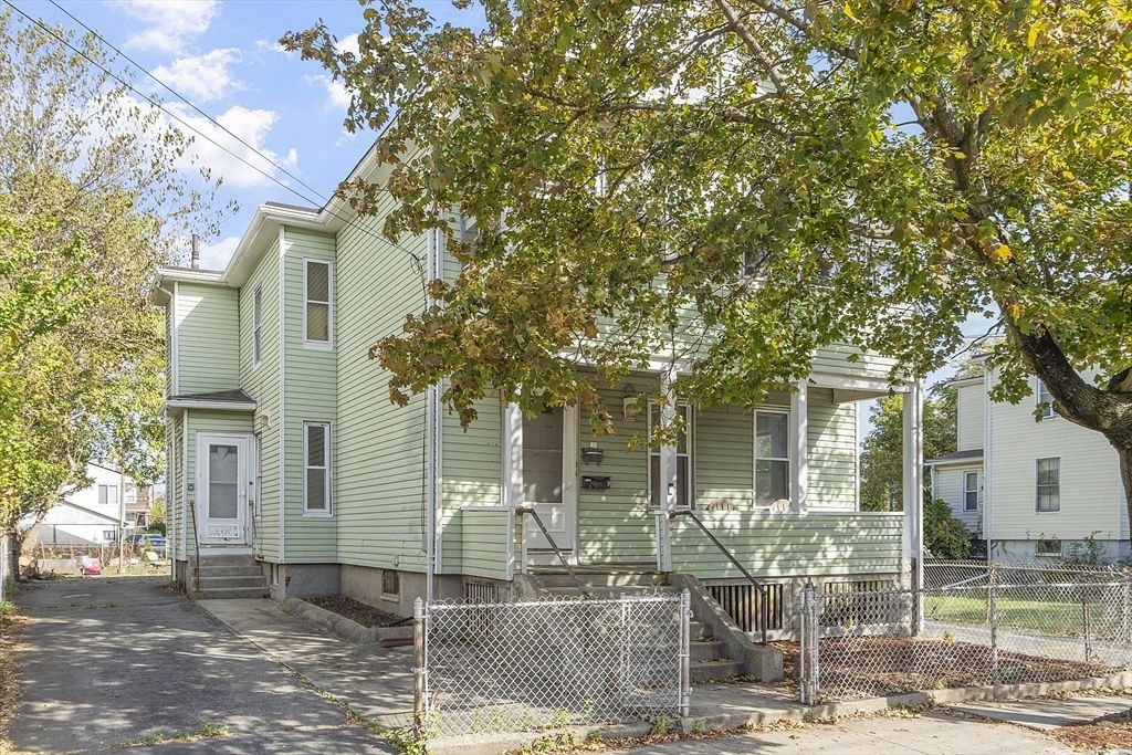Exterior, Facade, Queen Anne Victorian