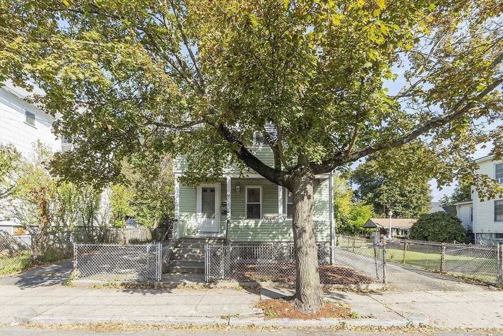 Exterior, Facade, None