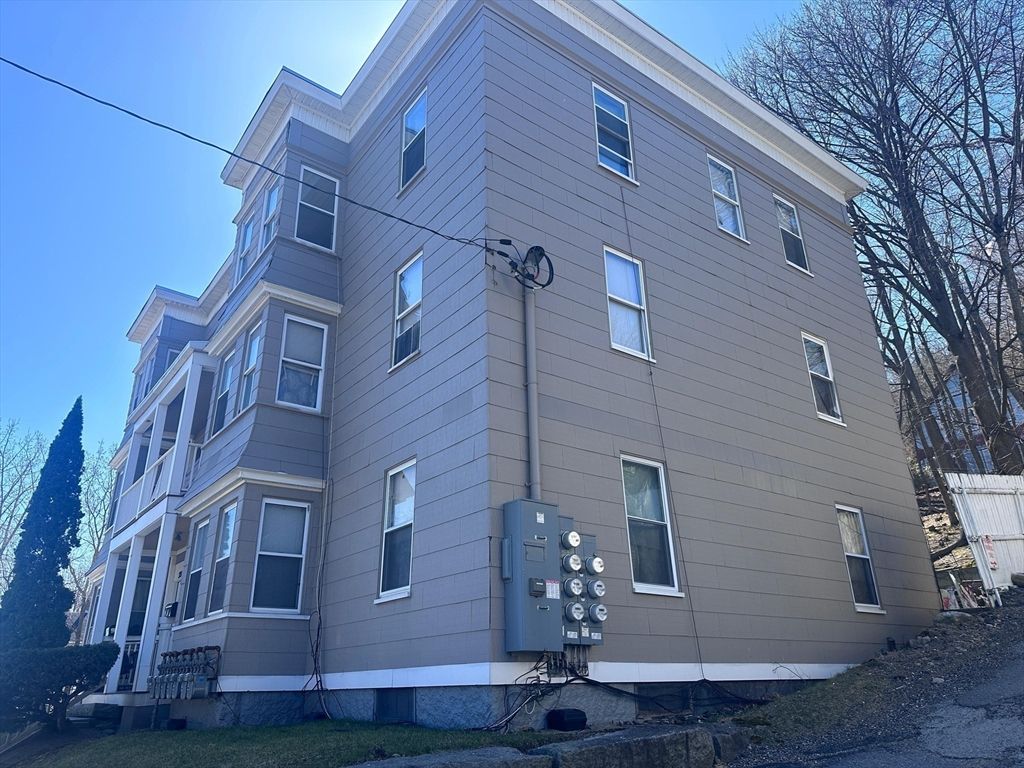 Exterior, Facade, Rowhouse