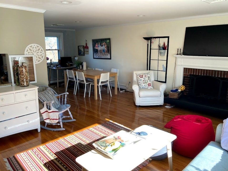 Dining room, Fireplace, Interior, Recessed Lighting, Wood Texture Flooring