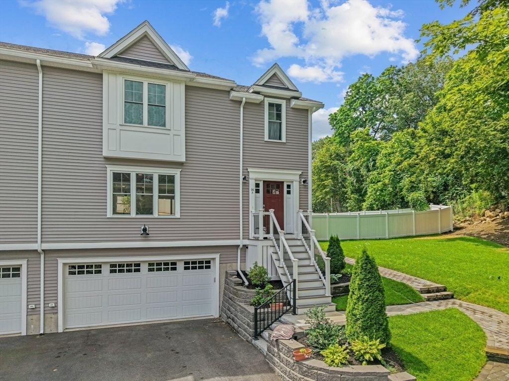 Attached, Exterior, Facade, Rowhouse