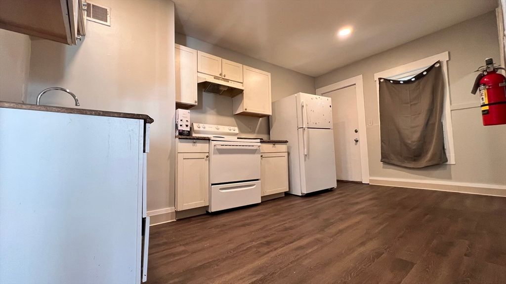 Interior, Kitchen, Recessed Lighting, Washer, Wood Texture Flooring