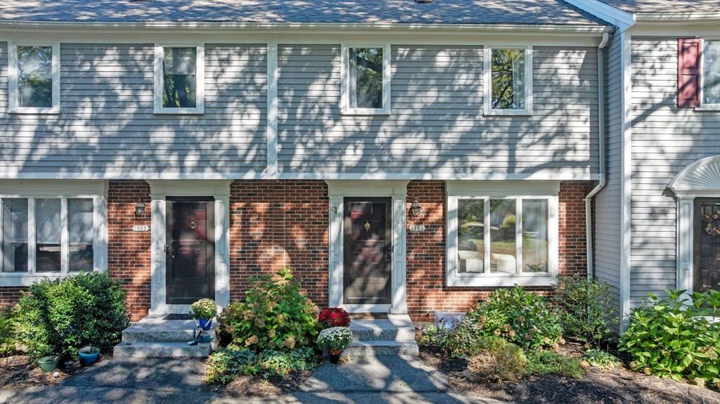 Exterior, Facade, Brick Facade, Georgian