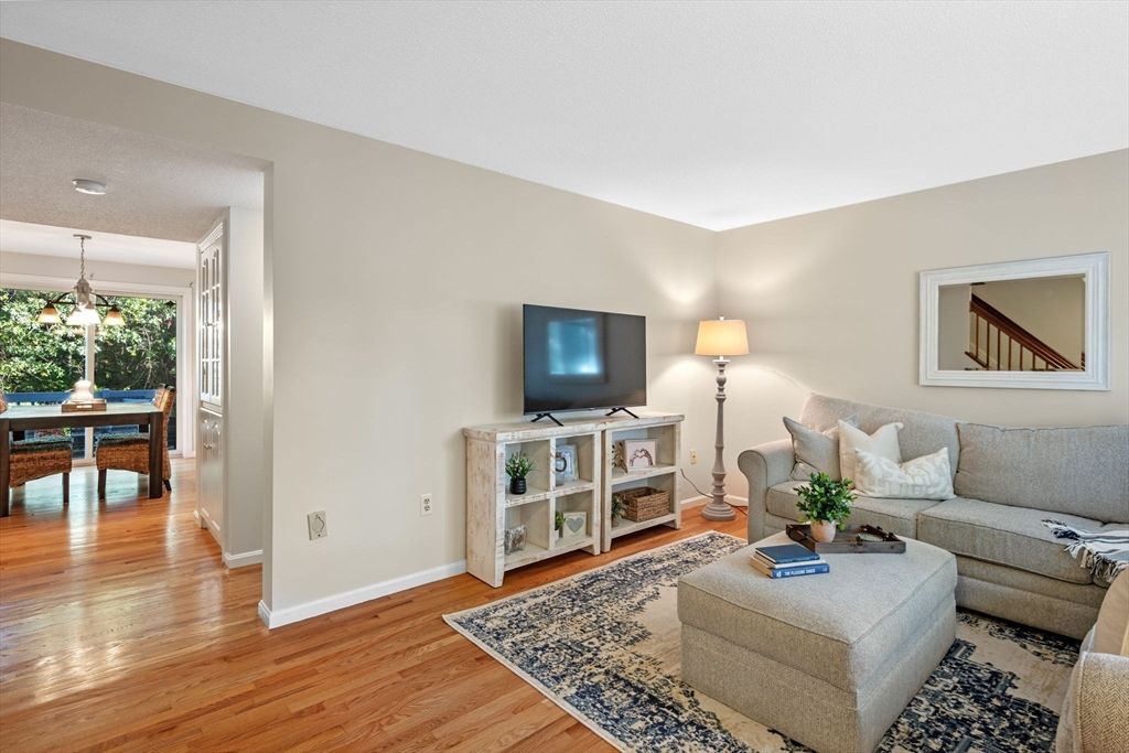 Dining room, Interior, Living room, Pendant Lights, Wood Texture Flooring