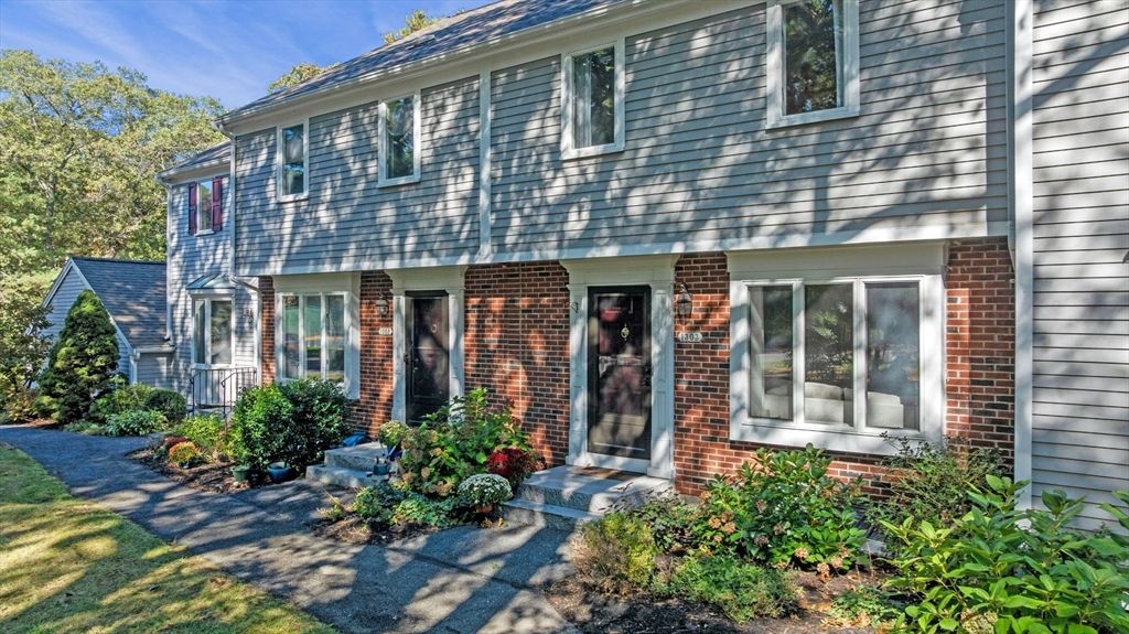 Exterior, Facade, Brick Facade, Raised Ranch