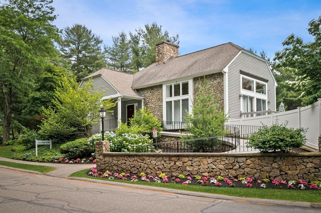 Exterior, Facade, Brick Facade, Farmhouse