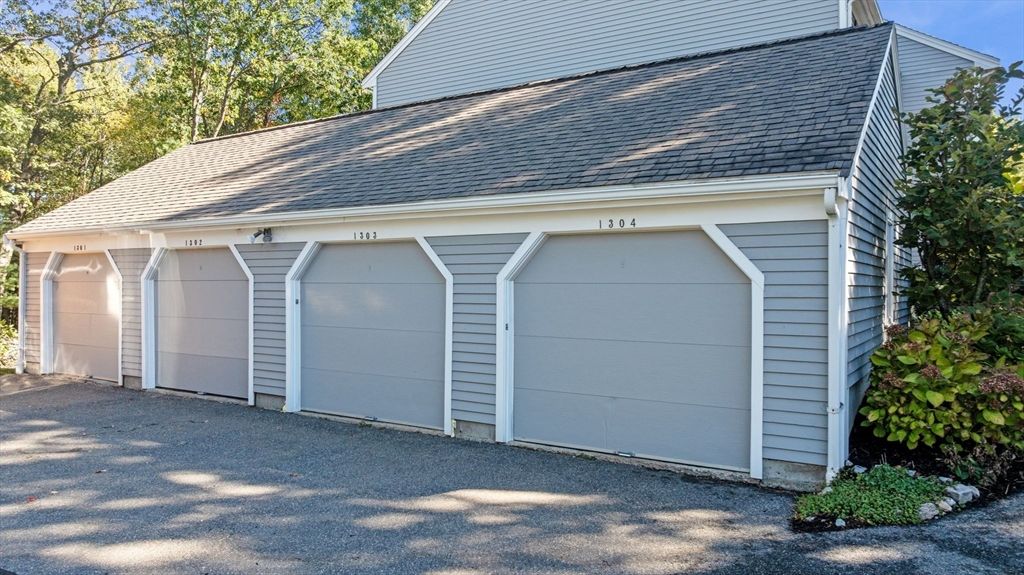 Detached Garage, Exterior
