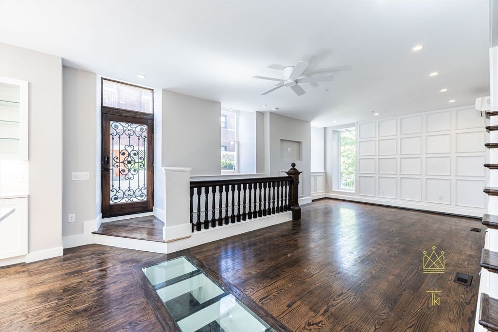Interior, Recessed Lighting, Wood Texture Flooring