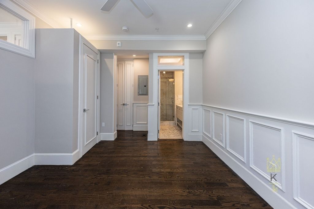 Empty room, Interior, Recessed Lighting, Wood Texture Flooring