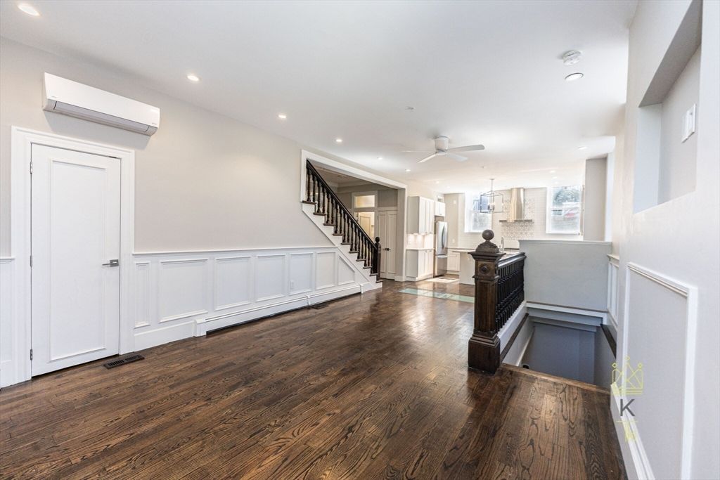 Interior, Pendant Lights, Recessed Lighting, Wood Texture Flooring