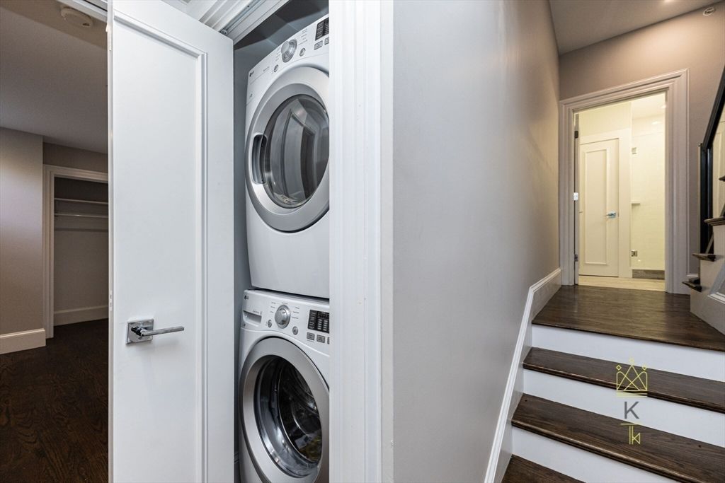 Interior, Utility Closets, Washer, Wood Texture Flooring