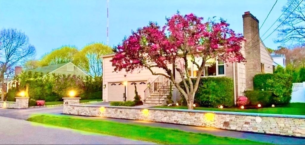 Attached, Exterior, Facade, None