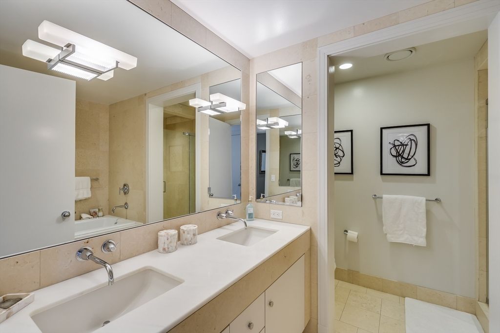 Bathroom, Dual Sink Vanities, Interior, Recessed Lighting