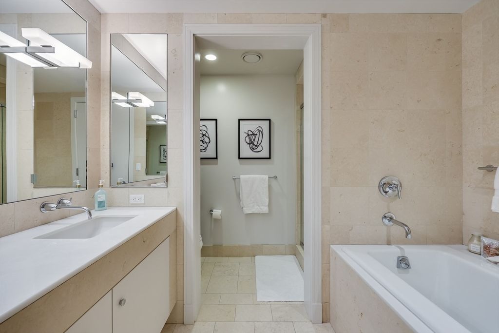 Bathroom, Dual Sink Vanities, Interior, Recessed Lighting