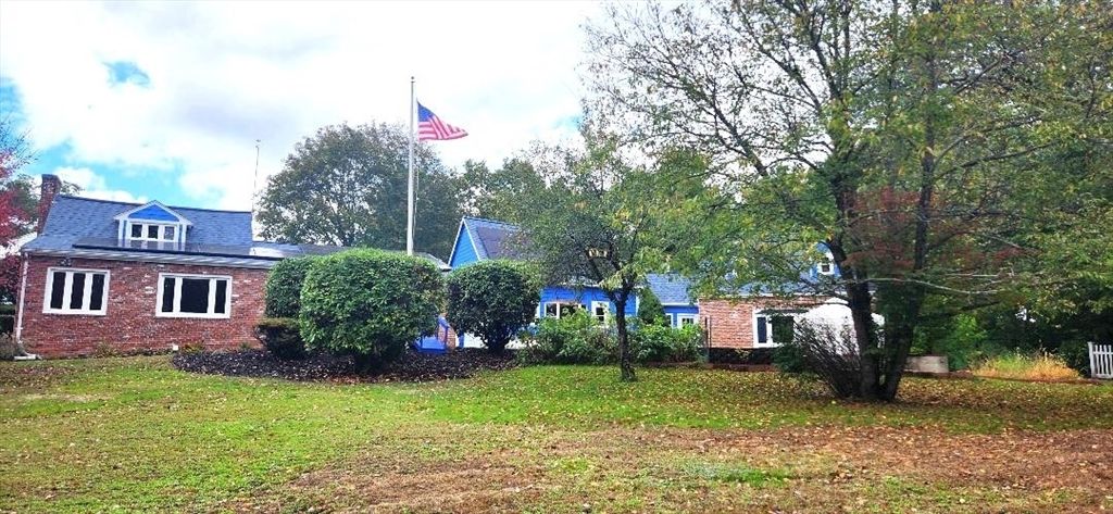 Backyard, Exterior, Facade, Brick Facade, Cape Cod
