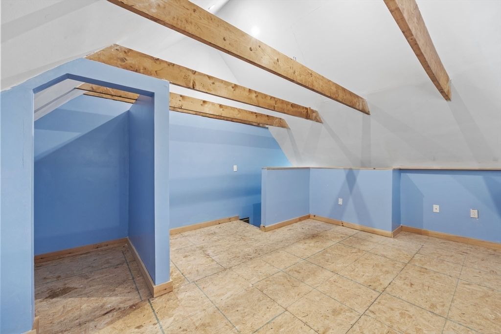 Empty room, Interior, Wooden Beams