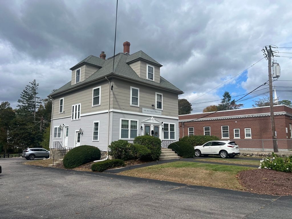 Exterior, Facade, Queen Anne Victorian