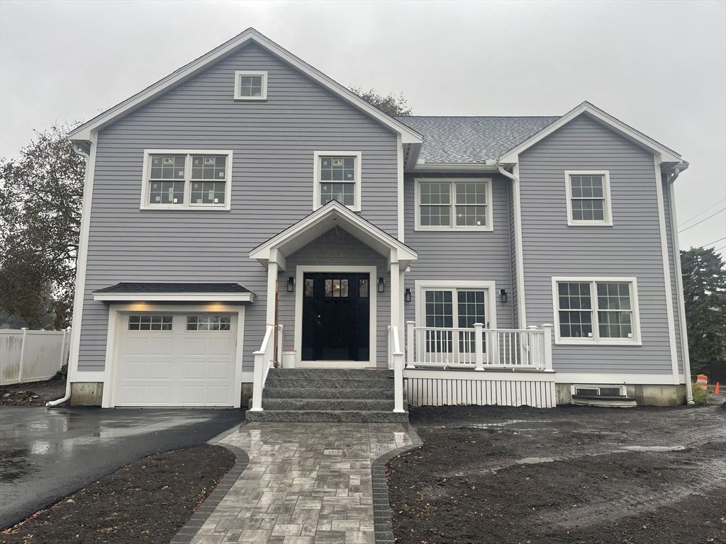 Attached, Exterior, Facade, American Craftsman