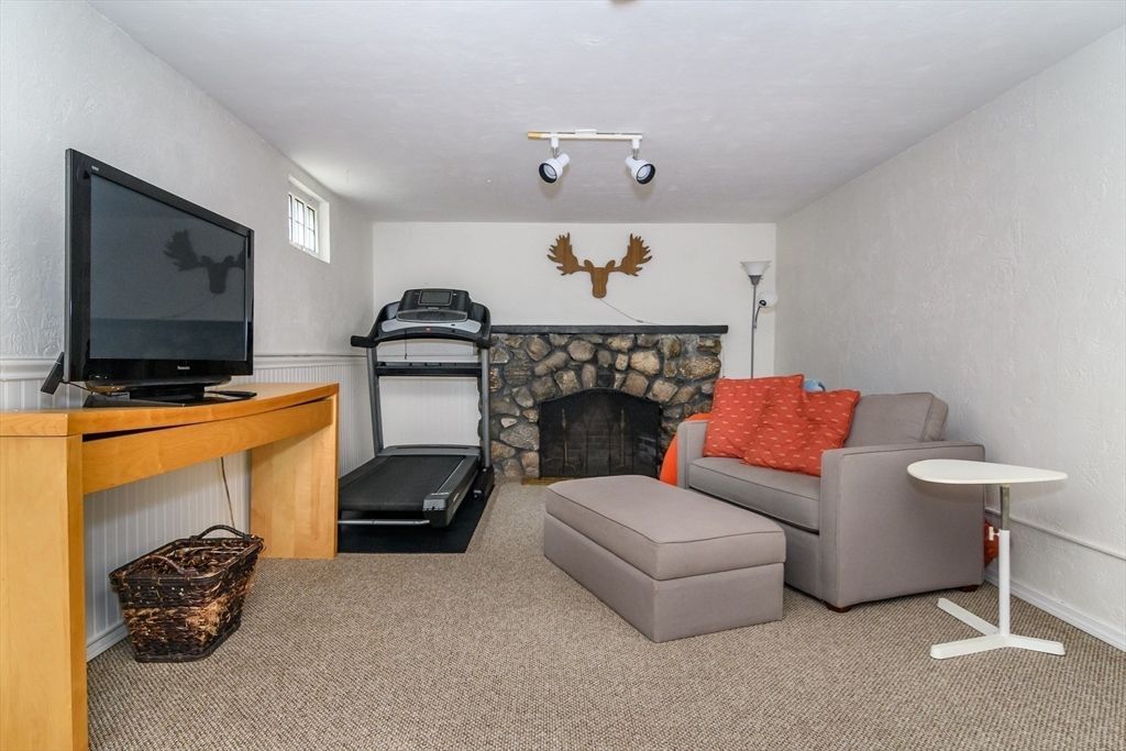 Fireplace, Fitness Equipment, Interior, Living room