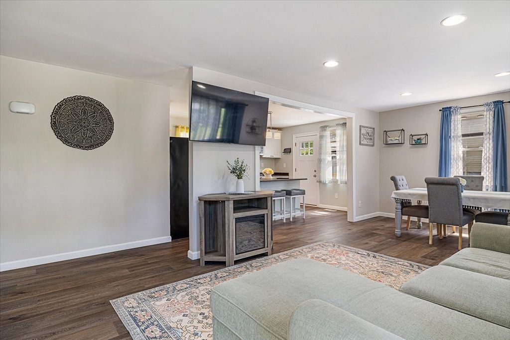 Dining room, Interior, Recessed Lighting, Wood Texture Flooring