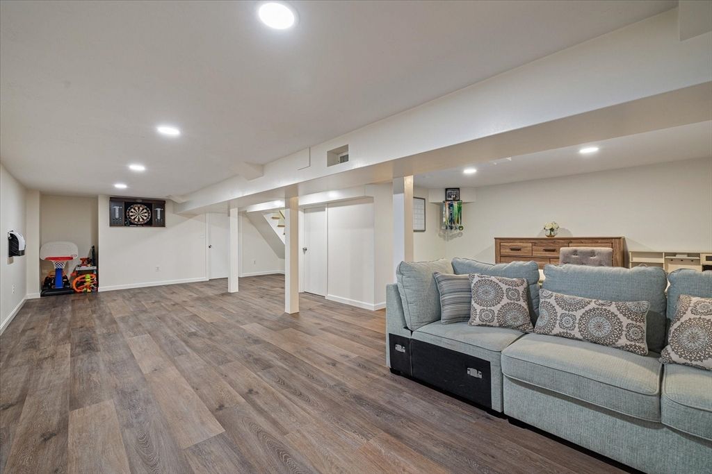 Interior, Recessed Lighting, Wood Texture Flooring
