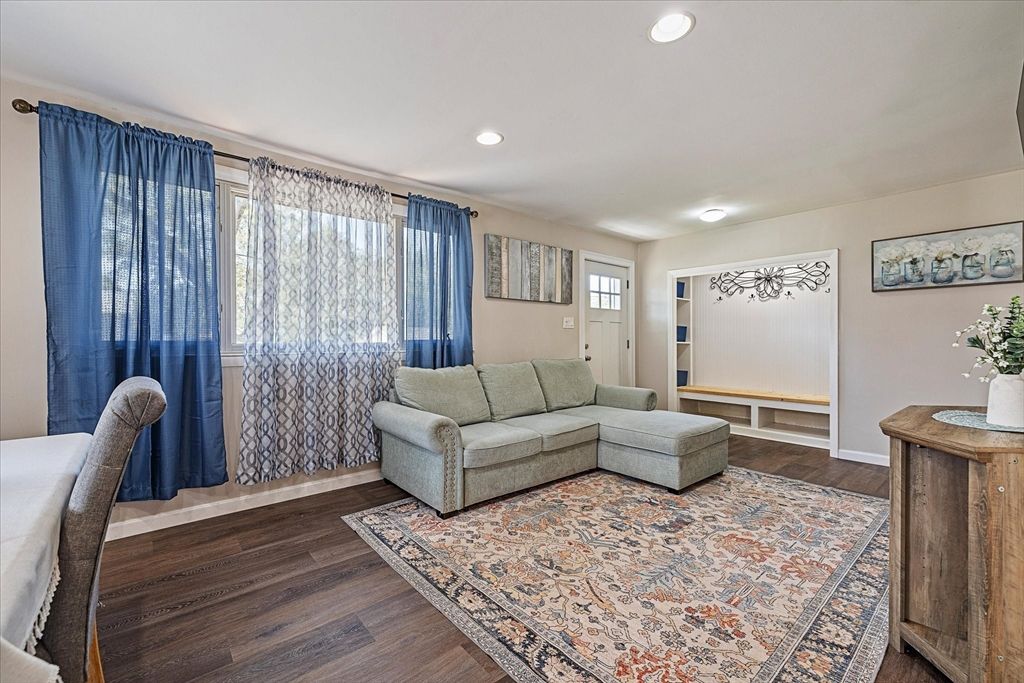 Interior, Recessed Lighting, Wood Texture Flooring