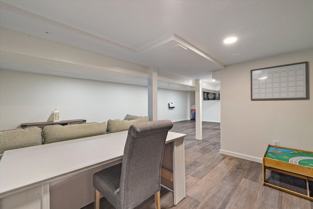 Interior, Recessed Lighting, Wood Texture Flooring