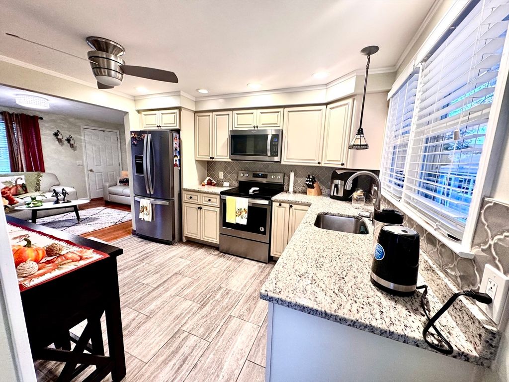 Interior, Kitchen, Pendant Lights, Recessed Lighting, Wood Texture Flooring