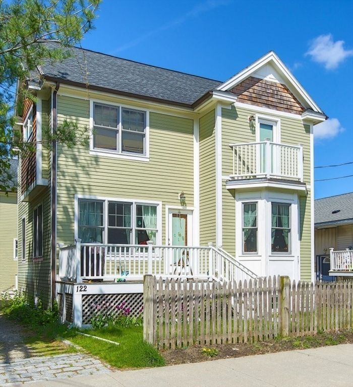 Exterior, Facade, Queen Anne Victorian